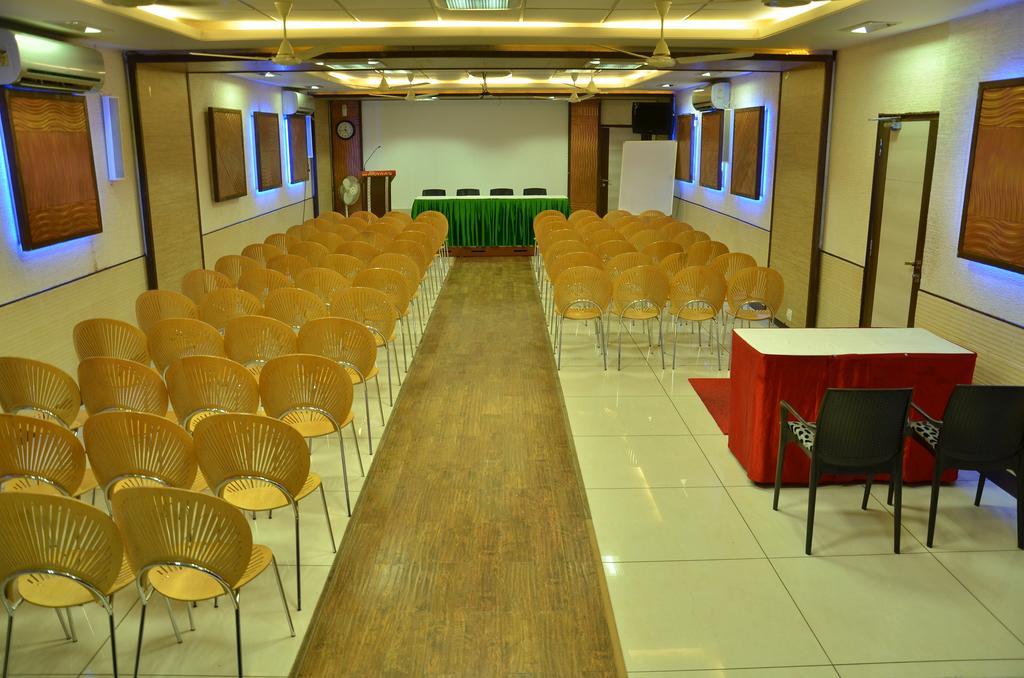 Hotel Aryaas Palayankottai Exterior photo