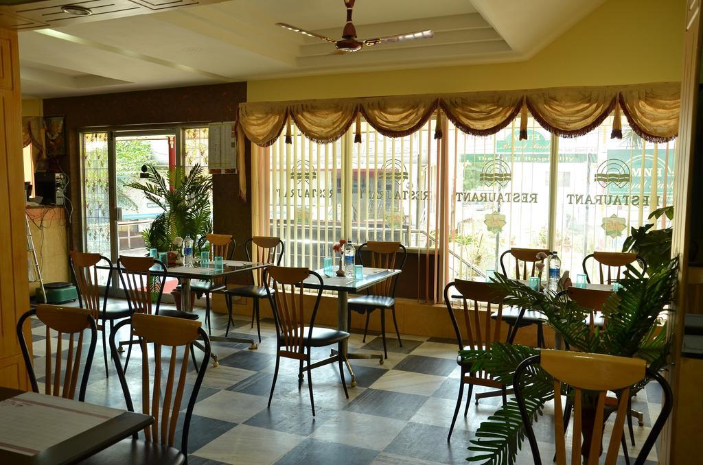 Hotel Aryaas Palayankottai Exterior photo