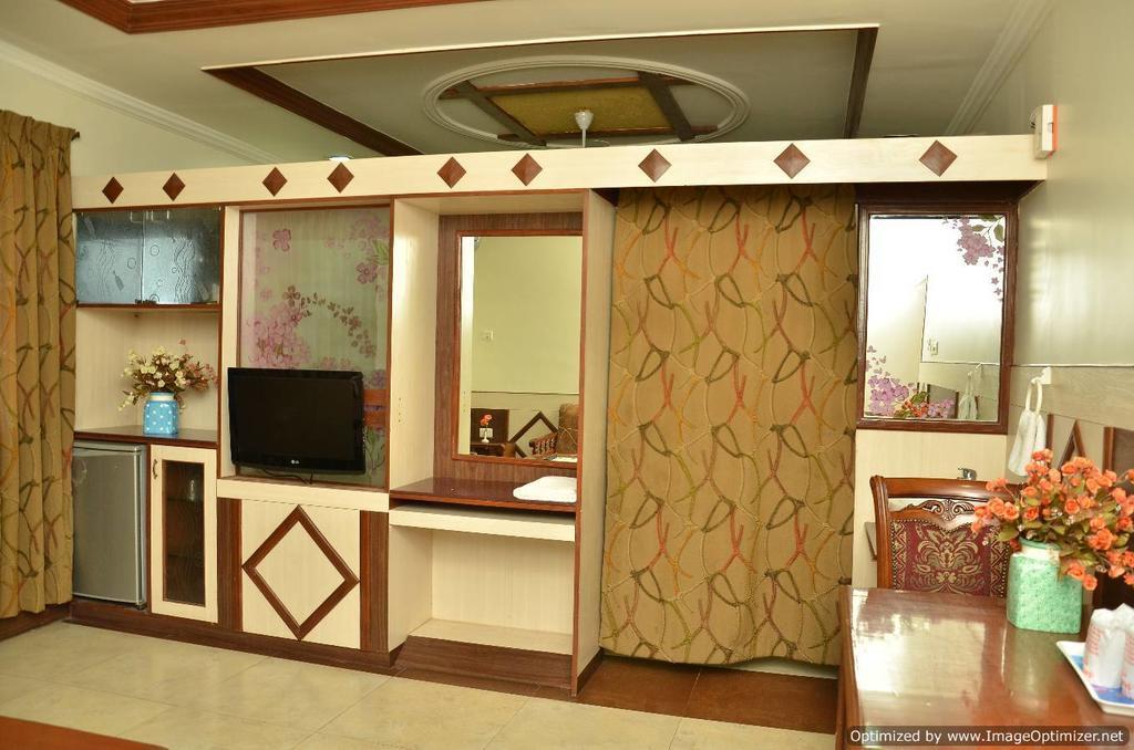 Hotel Aryaas Palayankottai Exterior photo