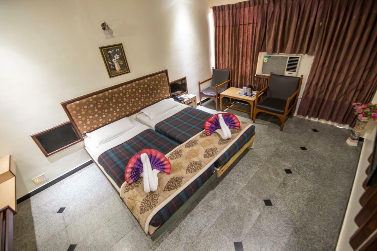 Hotel Aryaas Palayankottai Exterior photo