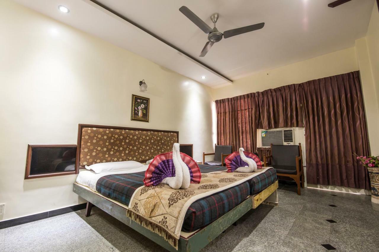 Hotel Aryaas Palayankottai Exterior photo