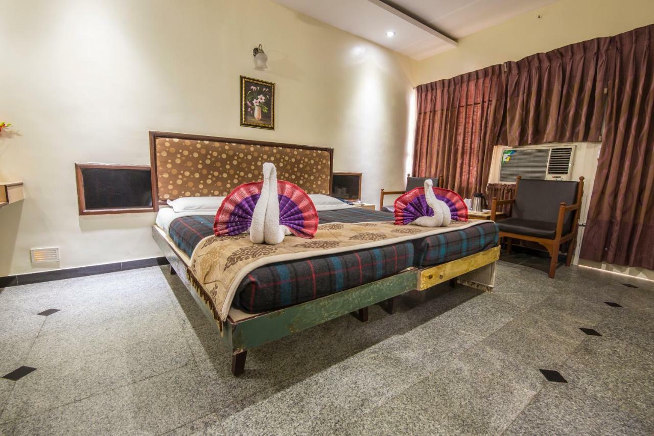 Hotel Aryaas Palayankottai Exterior photo