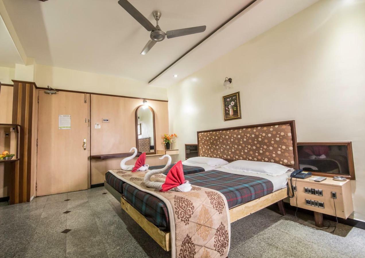 Hotel Aryaas Palayankottai Exterior photo