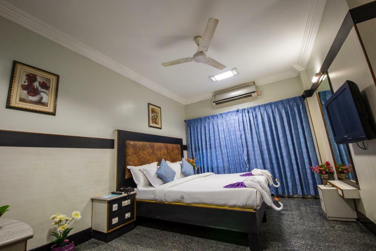 Hotel Aryaas Palayankottai Exterior photo