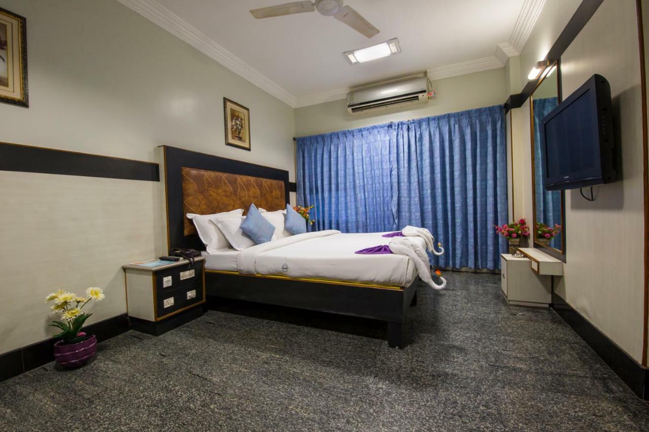 Hotel Aryaas Palayankottai Exterior photo