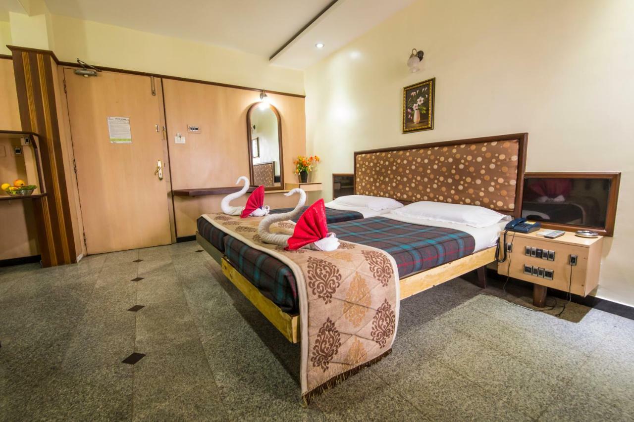 Hotel Aryaas Palayankottai Exterior photo